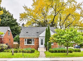 40 Plaxton Dr, Toronto, ON M4B2P9