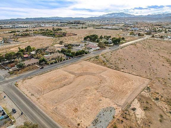5th image of N Torrey Pines Dr
