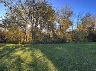 156 Lazy Lake Dr #15, Fall River, WI 53932