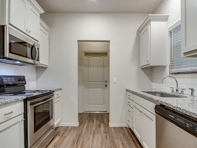 412 Chalk Hill Ct — Photo 15