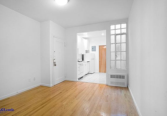 3rd image of 215 E 88th St APT 5C