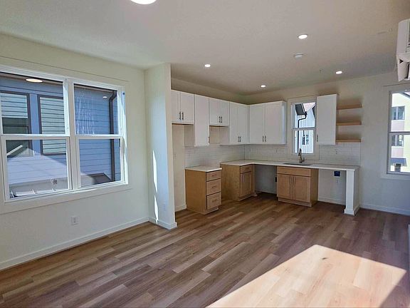 5th image of 1121 Allene Ave #102