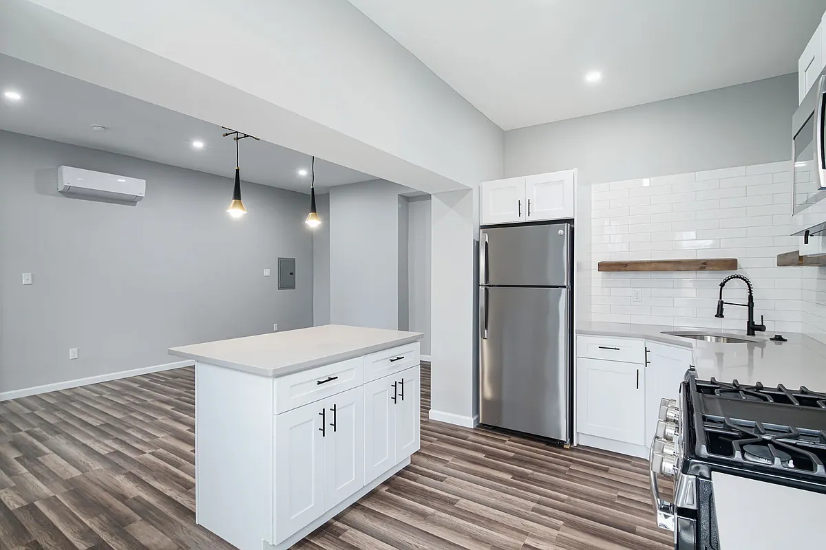 Building Photo - 1439 S 6th St #1R