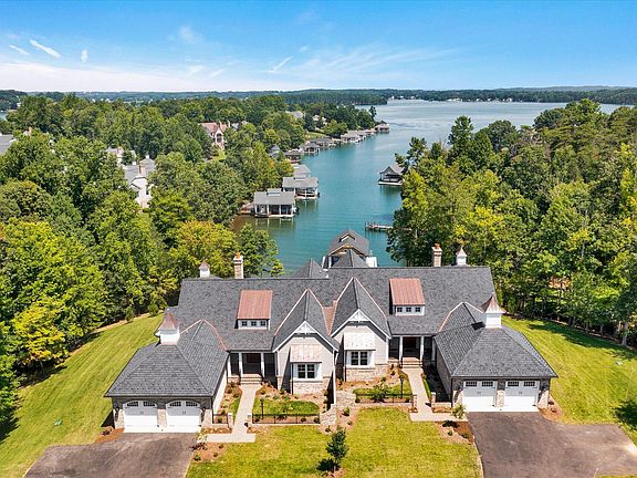 2nd image of 215 Grande Villa Dr