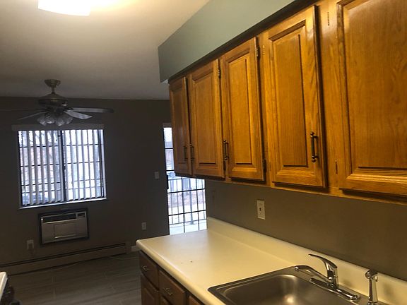 3rd image of 19 Donna Ct APT 2