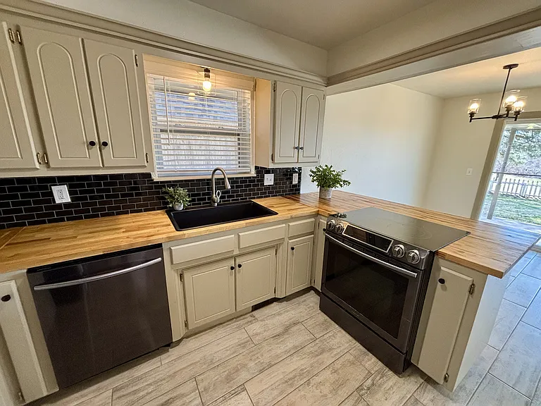 12025 Ashford Dr #12025 — Photo 7