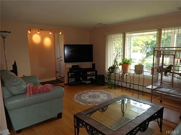 4th image of 18 Birchwood Dr