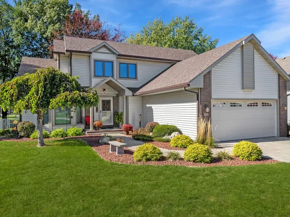 320 Edgewood Ln, Pleasant Hill, IA 50327