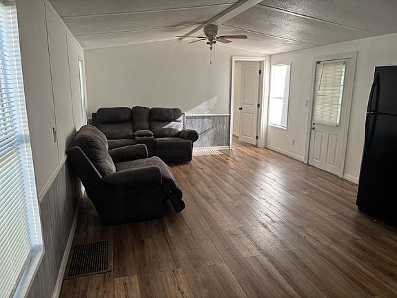5th image of 885 Cardinal Ave