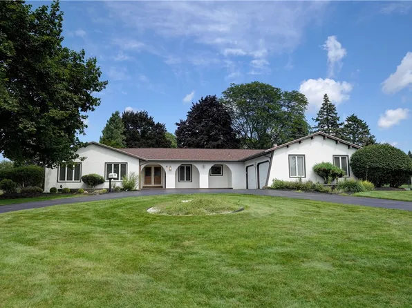 4 Pin Hook Ln, Pittsford, NY 14534