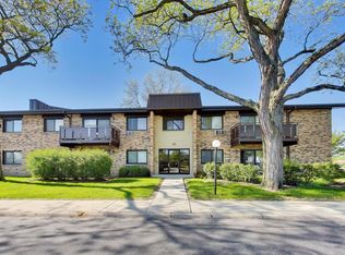 2640 N Windsor Dr Unit 103, Arlington Heights, IL 60004