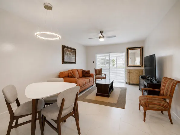 1115 Lake Terrace #208, Boynton Beach, FL 33426