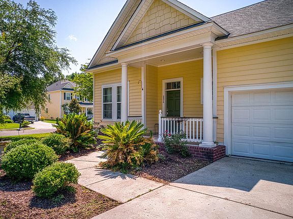 5th image of 226 Carolinian Dr