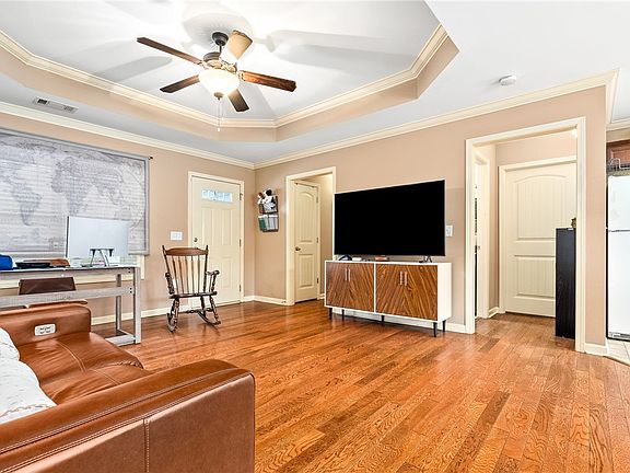 3rd image of 350 Embry Ln