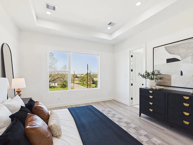 2421 Harrington St — Photo 47