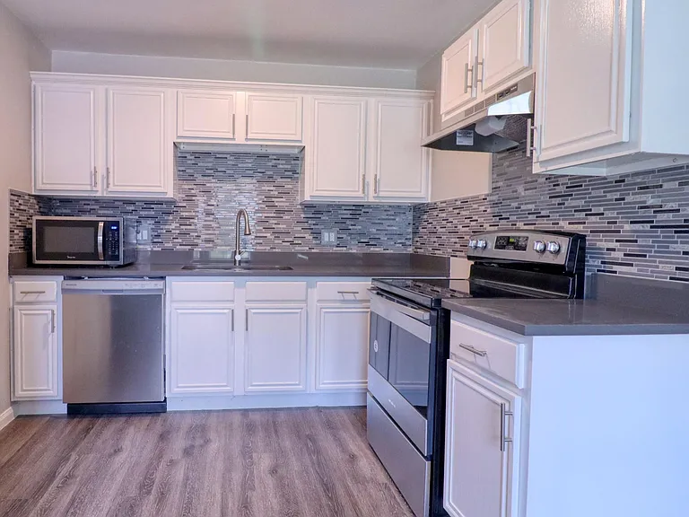 2221 Bowie Dr #11 — Photo 1