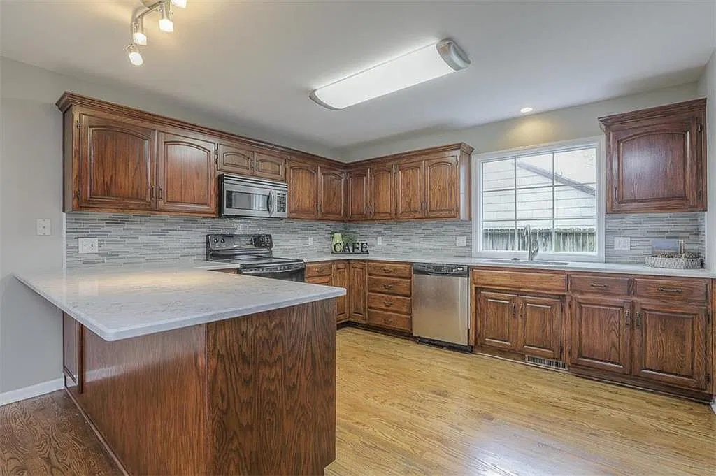 5916 Mission Rd — Photo 2