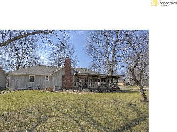 Great open back yard with beautiful covered deck!