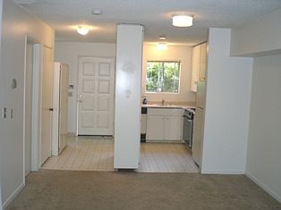 Kitchen & Entry