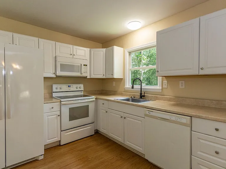 160B Greenwood Rd — Photo 9