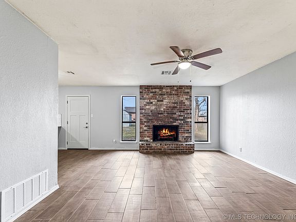4th image of 613 W 147th Pl S