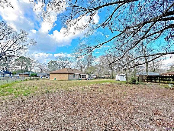 3rd image of 914 Bruce Dr