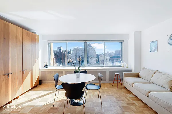 Sold by Sotheby's International Realty | media 3