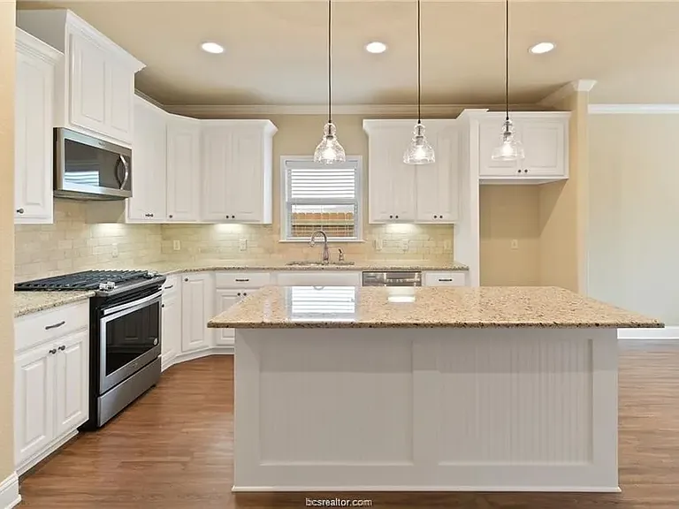 4029 Crestmont Dr — Photo 4