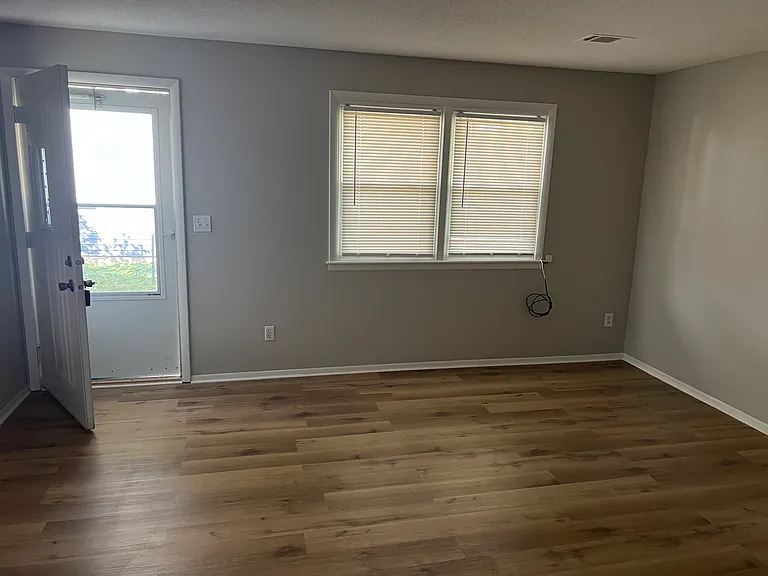210 N 4th St #3 — Photo 6