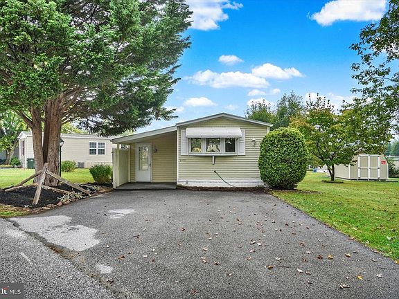 2nd image of 209 Holly Dr