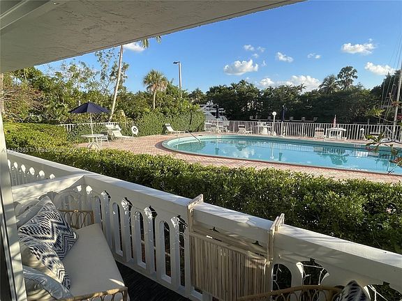 3rd image of 100 Edgewater Dr APT 125