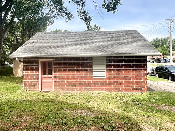 4th image of 527 Boone St