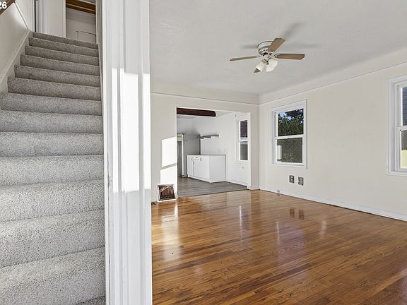 3rd image of 8301 NE Hassalo St