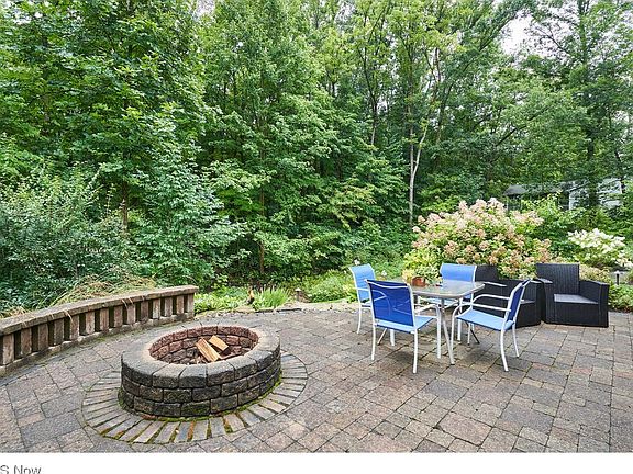 3rd image of 3340 Treelawn Dr