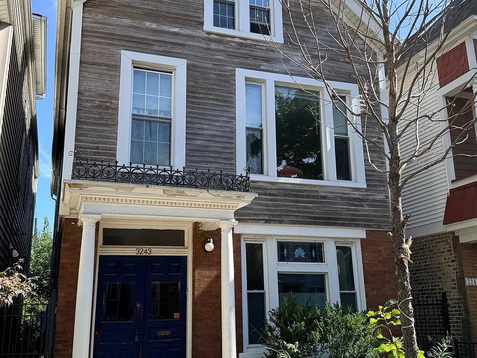 3243 N Hoyne Ave #1
