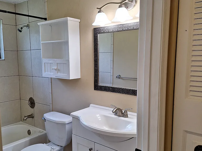 1429 Pulaski St — Photo 4
