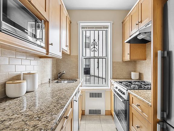 3rd image of 60 Plaza St Unit 1-E