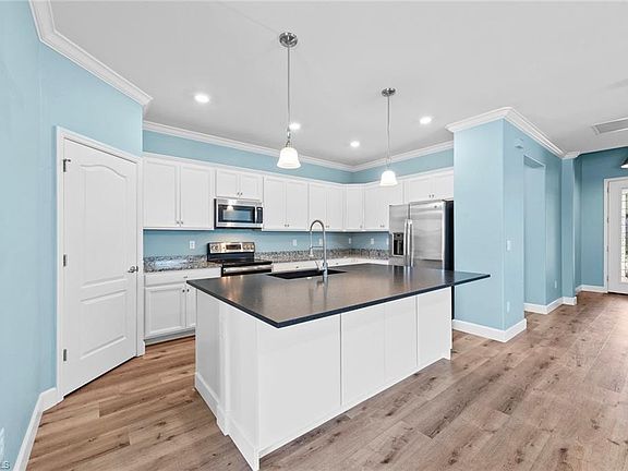 3rd image of 9251 Woodhurst DR