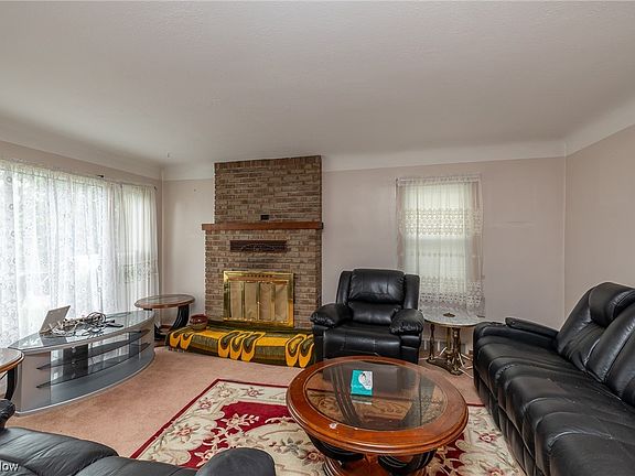 3rd image of 2523 Grovewood Ave