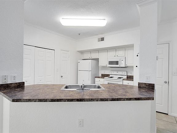4th image of 911 N Orange Ave APT 102