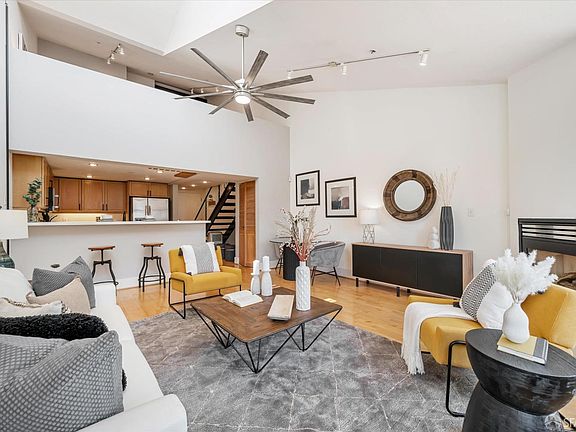 5th image of 2068 3rd St APT 17