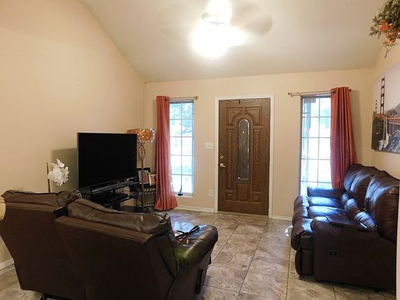 3rd image of 3305 Robbie Ln
