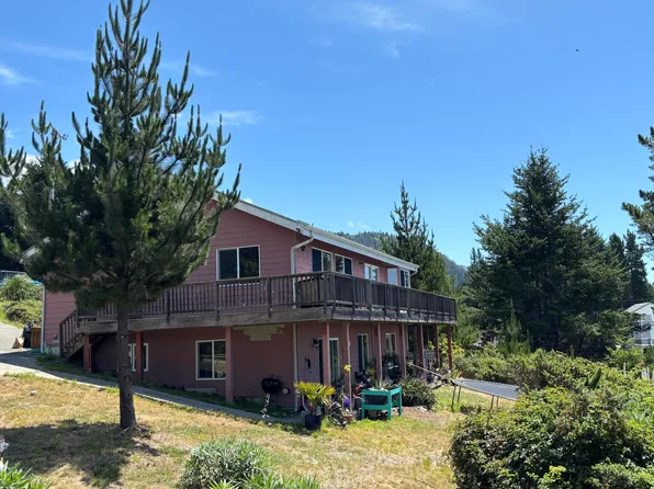 94 Sea Crest Rd, Whitethorn, CA 95589