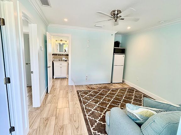 5th image of 875 La Paloma Rd