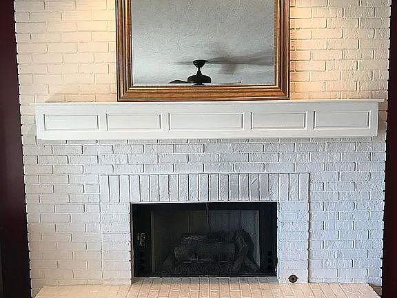 Gas fire place in living roo