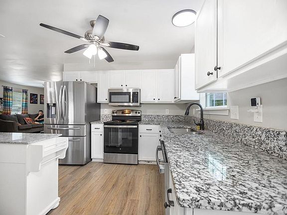 3rd image of 228 Casey Rd