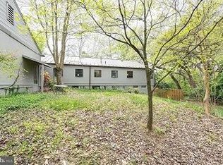 9120 Le Velle Dr, Chevy Chase, MD 20815