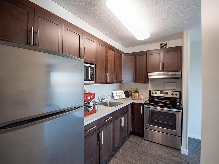 2510 Portage Ave — Photo 9