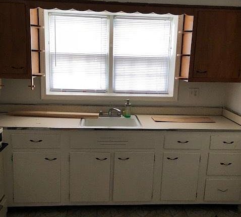 3rd image of 385 Castleton Ave