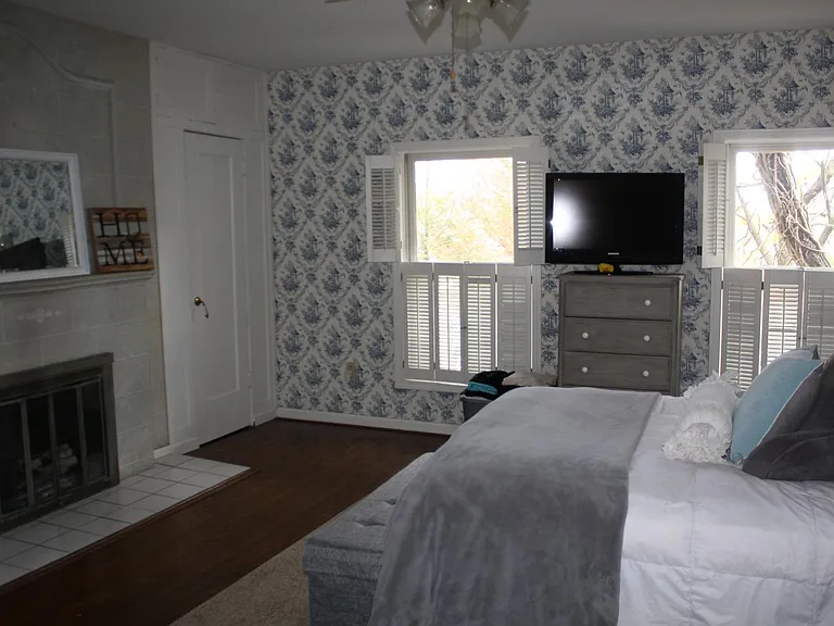 801 N College Ave — Photo 13